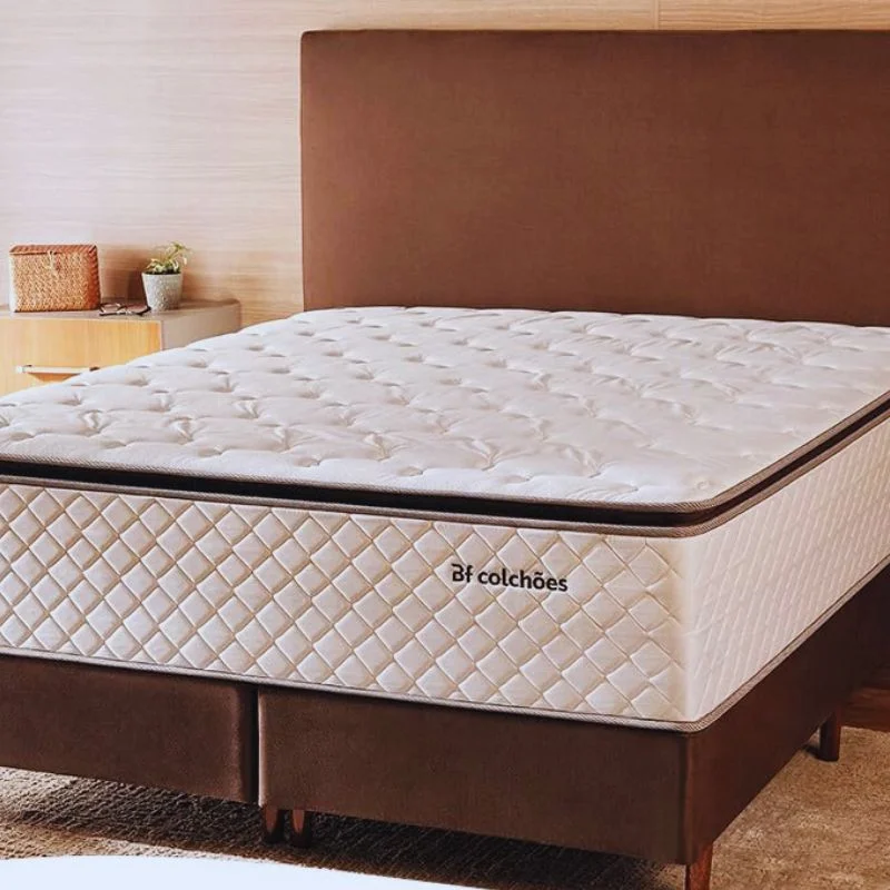 Colchão BF Extra Conforto de molas ensacadas com 38cm de altura e lateral escura.