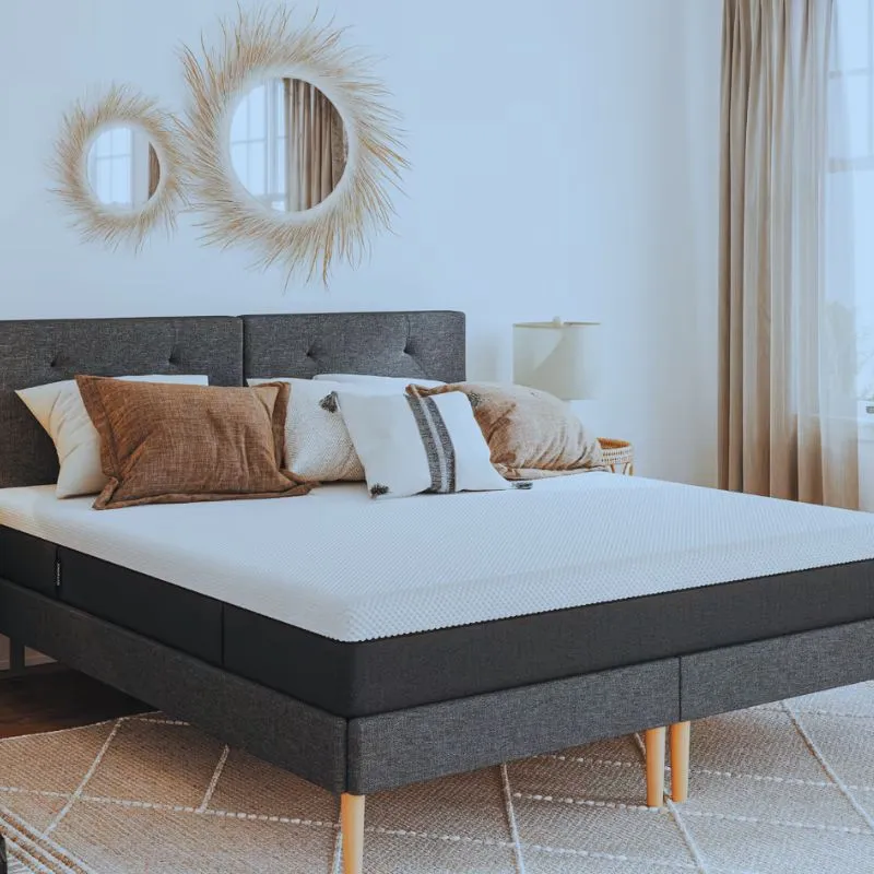 Colchão Emma Original de espuma tecnológica com suas três camadas visíveis, eleito o Melhor Colchão